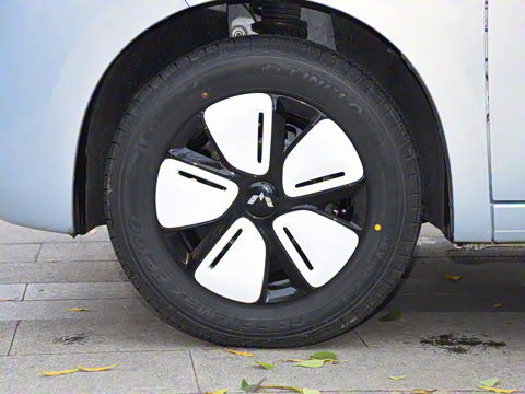 2025款 四门版 臻享+款 2025款 四门版 臻享+款