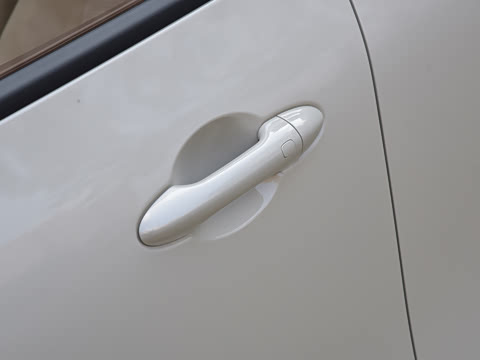 2025款 四门版 臻享+款 2025款 四门版 臻享+款