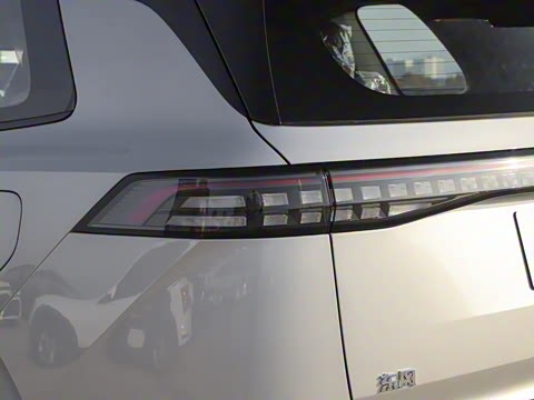 2025款 210Max增程版 5座 2025款 210Max增程版 5座