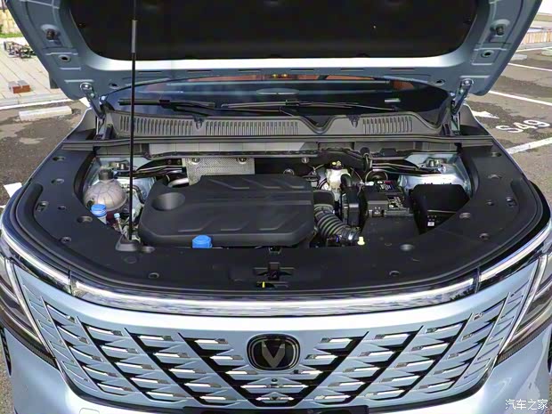 長(zhǎng)安汽車 長(zhǎng)安CS75 PLUS 2025款 第四代 1.5T 旗艦型