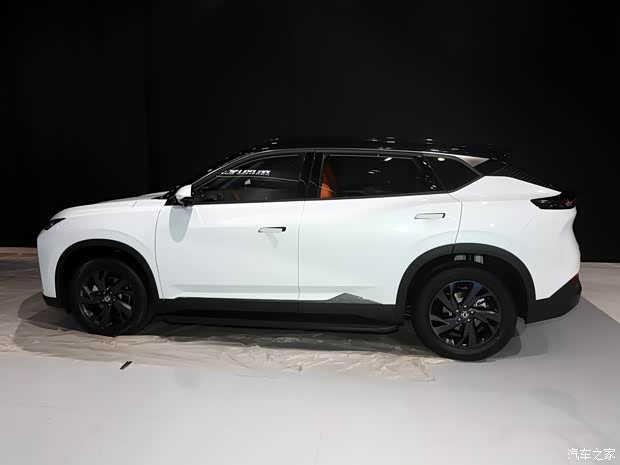 东风乘用车 风神L7新能源 2024款 纯电版高配 东风乘用车 风神L7新能源 2024款 纯电版高配