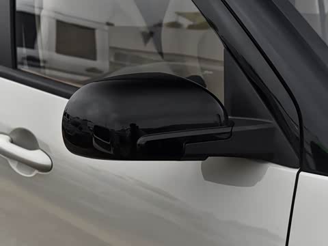 2025款 四门版 臻享+款 2025款 四门版 臻享+款