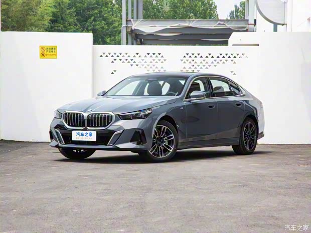 华晨宝马 宝马5系 2024款 530Li xDrive M运动套装 华晨宝马 宝马5系 2024款 530Li xDrive M运动套装