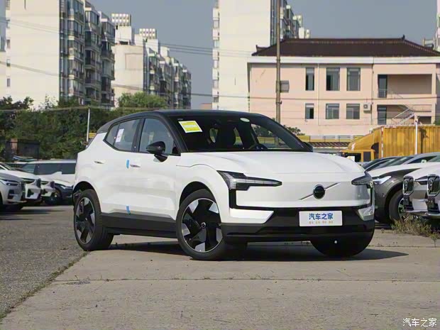 沃尔沃亚太 沃尔沃EX30 2025款 后驱长续航版 Plus 沃尔沃亚太 沃尔沃EX30 2025款 后驱长续航版 Plus