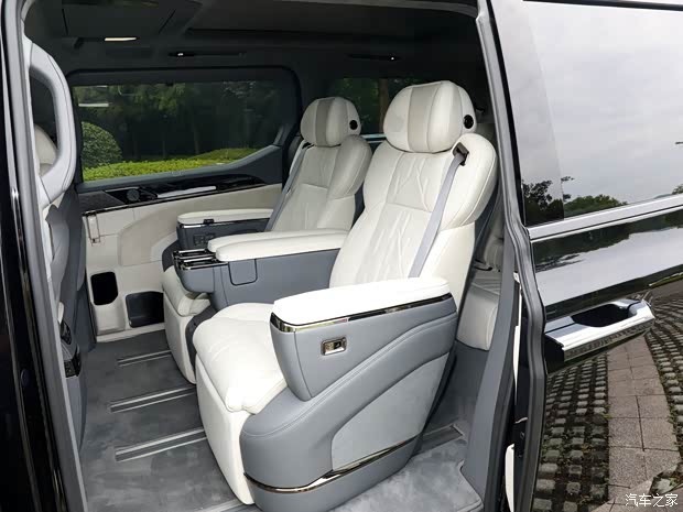 極氪 極氪009 2024款 六座行政版四驅(qū) 108kWh