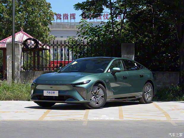 星途 星纪元 ES 2025款 Pro 77kWh 星途 星纪元 ES 2025款 Pro 77kWh