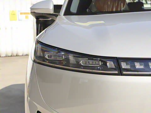 2025款 636Max纯电版 5座 2025款 636Max纯电版 5座