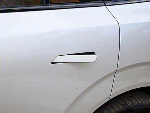 2025款 210Ultra增程版 5座 2025款 210Ultra增程版 5座