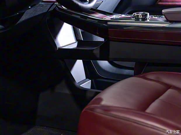 上汽通用凱迪拉克 凱迪拉克XT5 2025款 2.0T 四驅(qū)尊貴型