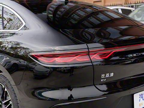 2025款 EV 智驾版 635KM激光雷达旗舰型 2025款 EV 智驾版 635KM激光雷达旗舰型