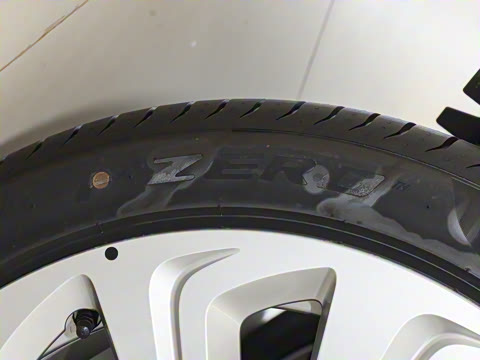 2024款 4.0T V8 雅度版 2024款 4.0T V8 雅度版