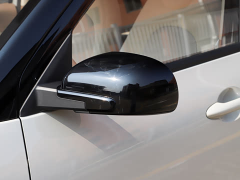 2025款 四门版 301km 臻享+款 2025款 四门版 301km 臻享+款