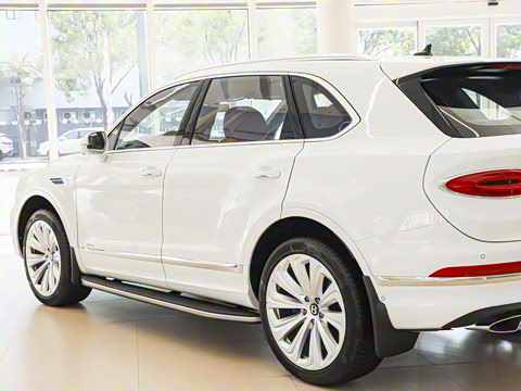 2024款 4.0T V8 雅度版 2024款 4.0T V8 雅度版