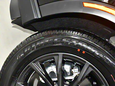 2026款 全球30年荣耀款 240TURBO 两驱锋尚7座版 2026款 全球30年荣耀款 240TURBO 两驱锋尚7座版