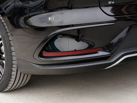 2025款 EV 智驾版 635KM激光雷达旗舰型 2025款 EV 智驾版 635KM激光雷达旗舰型