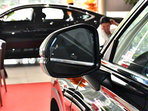 2026款 全球30年荣耀款 240TURBO 两驱锋尚7座版 2026款 全球30年荣耀款 240TURBO 两驱锋尚7座版