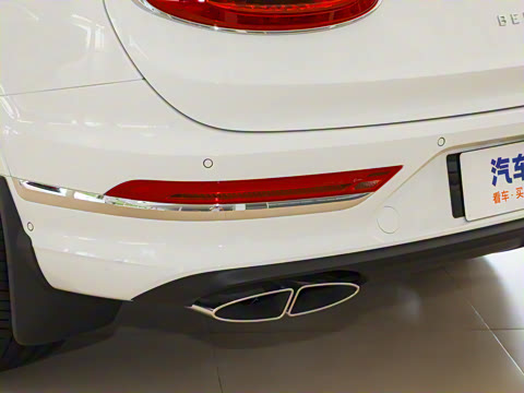 2024款 4.0T V8 雅度版 2024款 4.0T V8 雅度版