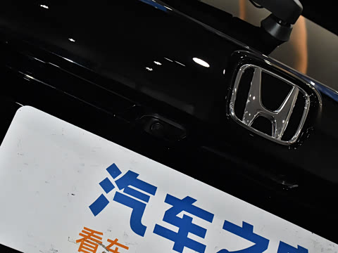 2026款 全球30年荣耀款 240TURBO 两驱锋尚7座版 2026款 全球30年荣耀款 240TURBO 两驱锋尚7座版