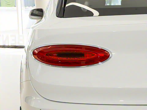 2024款 4.0T V8 雅度版 2024款 4.0T V8 雅度版