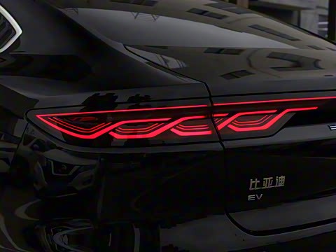 2025款 EV 智驾版 635KM旗舰版 2025款 EV 智驾版 635KM旗舰版