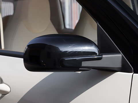 2025款 四门版 301km 臻享+款 2025款 四门版 301km 臻享+款