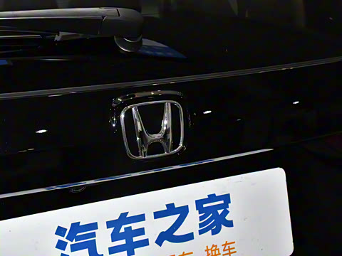 2026款 全球30年荣耀款 240TURBO 两驱锋尚7座版 2026款 全球30年荣耀款 240TURBO 两驱锋尚7座版
