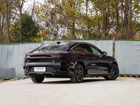 2025款 EV 智驾版 635KM激光雷达旗舰型 2025款 EV 智驾版 635KM激光雷达旗舰型