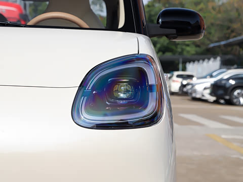 2025款 四门版 301km 臻享+款 2025款 四门版 301km 臻享+款