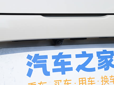 2025款 四门版 301km 臻享+款 2025款 四门版 301km 臻享+款