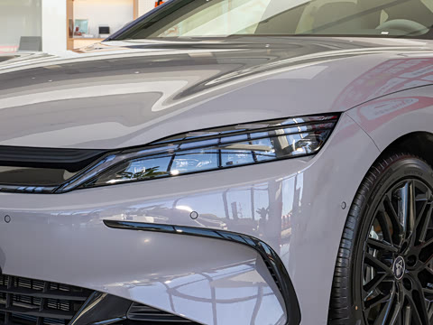 2025款 DM-i 智驾版 245KM尊荣型 2025款 DM-i 智驾版 245KM尊荣型