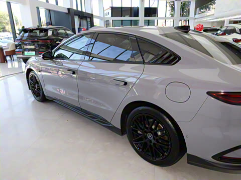 2025款 DM-i 智驾版 245KM尊荣型 2025款 DM-i 智驾版 245KM尊荣型