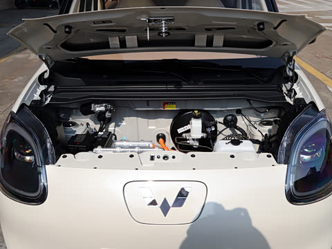 2025款 四门版 301km 臻享+款 2025款 四门版 301km 臻享+款