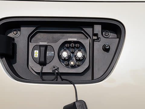 2025款 四门版 301km 臻享+款 2025款 四门版 301km 臻享+款