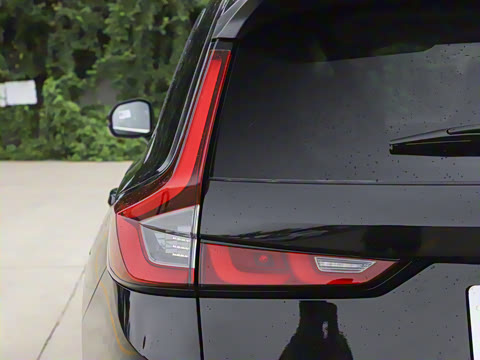 2026款 全球30年荣耀款 240TURBO 两驱锋尚5座版 2026款 全球30年荣耀款 240TURBO 两驱锋尚5座版