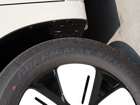 2025款 四门版 301km 臻享+款 2025款 四门版 301km 臻享+款