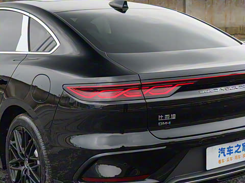 2025款 DM-i 智驾版 245KM尊荣型 2025款 DM-i 智驾版 245KM尊荣型