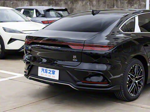 2025款 EV 智驾版 635KM旗舰版 2025款 EV 智驾版 635KM旗舰版