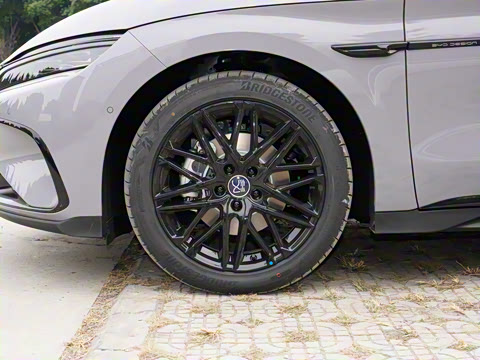 2025款 DM-i 智驾版 245KM激光雷达旗舰型 2025款 DM-i 智驾版 245KM激光雷达旗舰型