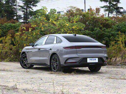 2025款 EV 智驾版 635KM激光雷达旗舰型 2025款 EV 智驾版 635KM激光雷达旗舰型