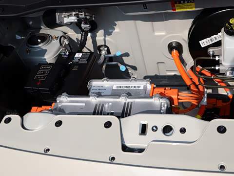 2025款 四门版 301km 臻享+款 2025款 四门版 301km 臻享+款