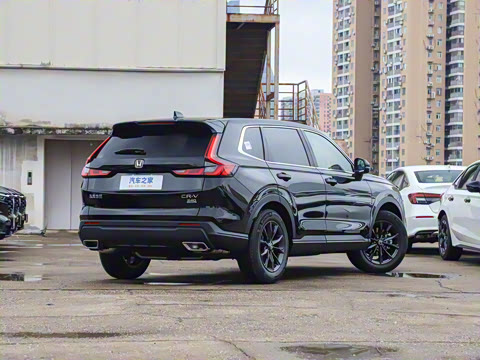 2026款 全球30年荣耀款 240TURBO 两驱智领版 2026款 全球30年荣耀款 240TURBO 两驱智领版