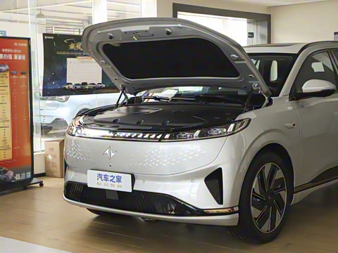 2025款 210Ultra智驾版 5座 2025款 210Ultra智驾版 5座