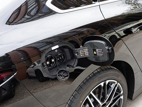 2025款 EV 智驾版 635KM激光雷达旗舰型 2025款 EV 智驾版 635KM激光雷达旗舰型