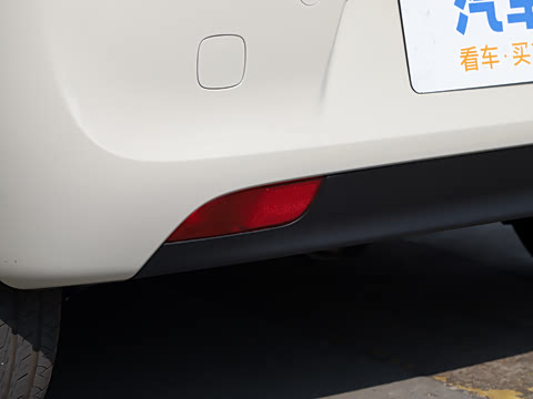 2025款 四门版 301km 臻享+款 2025款 四门版 301km 臻享+款
