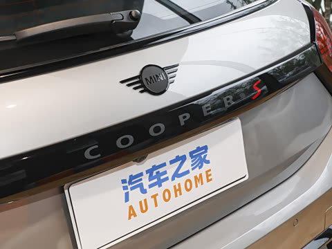 2025款 2.0T COOPER S 赛车手 三门版 2025款 2.0T COOPER S 赛车手 三门版