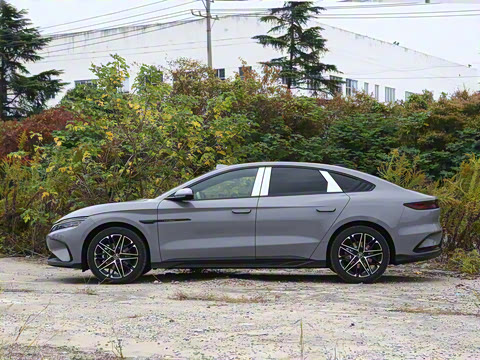 2025款 EV 智驾版 635KM激光雷达旗舰型 2025款 EV 智驾版 635KM激光雷达旗舰型