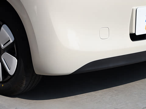 2025款 四门版 301km 臻享+款 2025款 四门版 301km 臻享+款