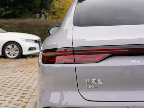 2025款 DM-i 智驾版 245KM激光雷达旗舰型 2025款 DM-i 智驾版 245KM激光雷达旗舰型