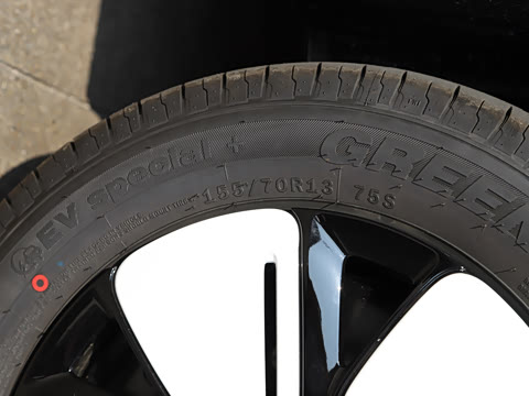 2025款 四门版 301km 臻享+款 2025款 四门版 301km 臻享+款