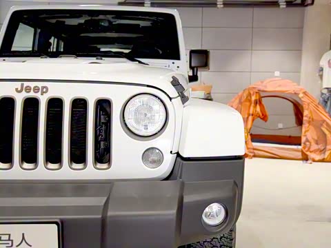 2016款 3.0L Sahara 75周年致敬版 2016款 3.0L Sahara 75周年致敬版